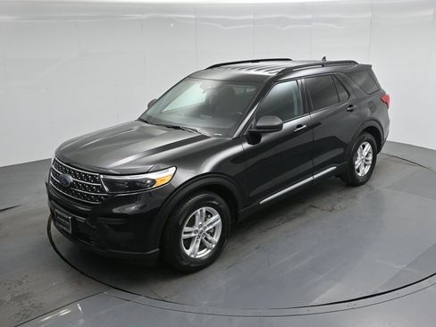 Certified 2022 Ford Explorer XLT image 36