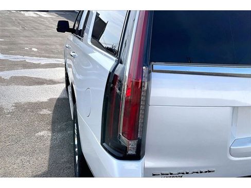 Used 2020 Cadillac Escalade 4WD image 34