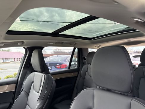 Used 2025 Volvo XC90 B6 Plus image 28