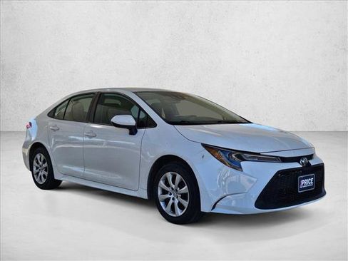 Used 2022 Toyota Corolla LE image 3