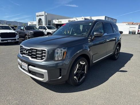 Used 2024 Kia Telluride S image 2
