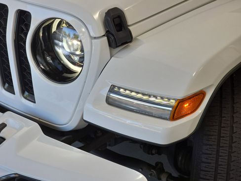 Used 2023 Jeep Gladiator Overland AWD/4WD image 30