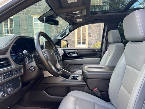 Used 2023 Chevrolet Suburban Z71 w/ Luxury Package image 16