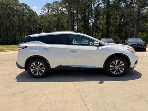 Used 2016 Nissan Murano SV w/ Premium Package FWD image 6