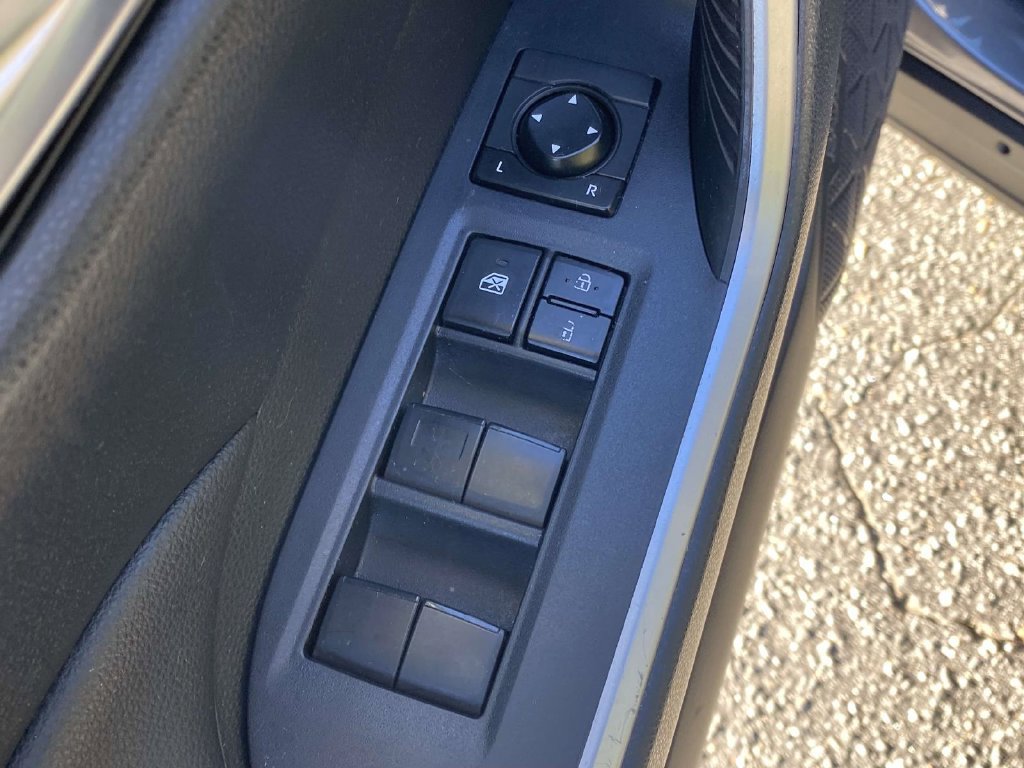 Used 2019 Toyota RAV4 XLE FWD image 17