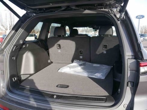 New 2025 Jeep Grand Cherokee Altitude image 8