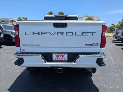 Used 2023 Chevrolet Silverado 2500 High Country w/ Technology Package AWD/4WD image 5