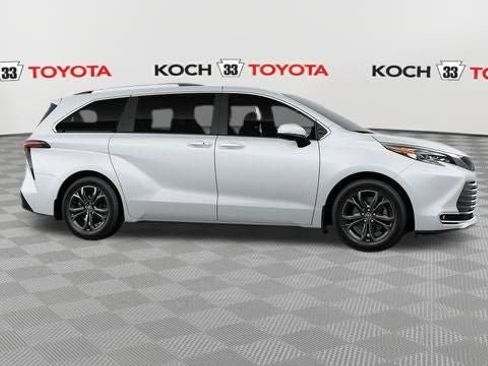 New 2026 Toyota Sienna Platinum image 15