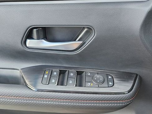 Used 2025 Nissan Kicks SR image 28