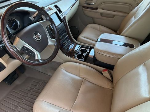 Used 2011 Cadillac Escalade ESV Premium AWD/4WD image 12
