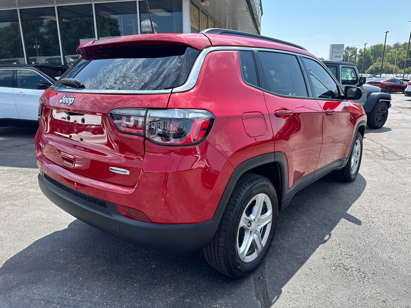 Used 2024 Jeep Compass Latitude AWD/4WD image 5