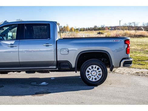 Used 2024 Chevrolet Silverado 3500 LTZ AWD/4WD image 41
