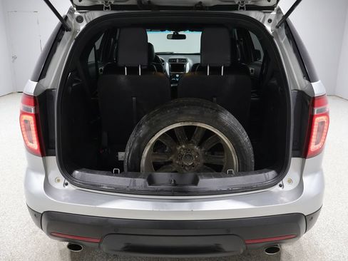 Used 2015 Ford Explorer XLT w/ Equipment Group 202A FWD image 19