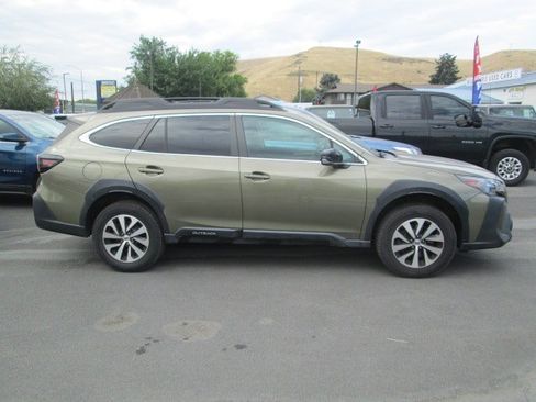 Used 2023 Subaru Outback Premium AWD/4WD image 2
