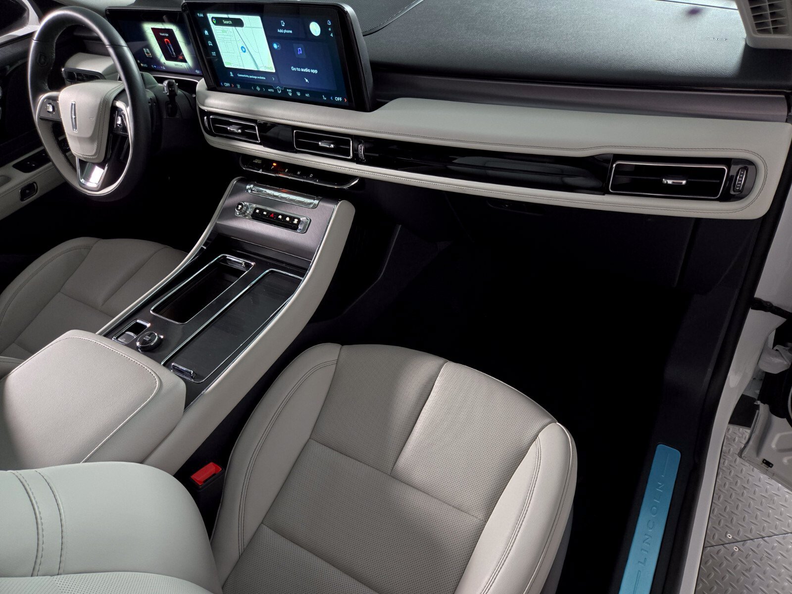 New 2026 Lincoln Aviator AWD w/ Jet Appearance Package image 22