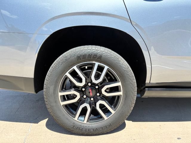 Used 2022 GMC Yukon AT4 w/ AT4 Premium Plus Package AWD/4WD image 9