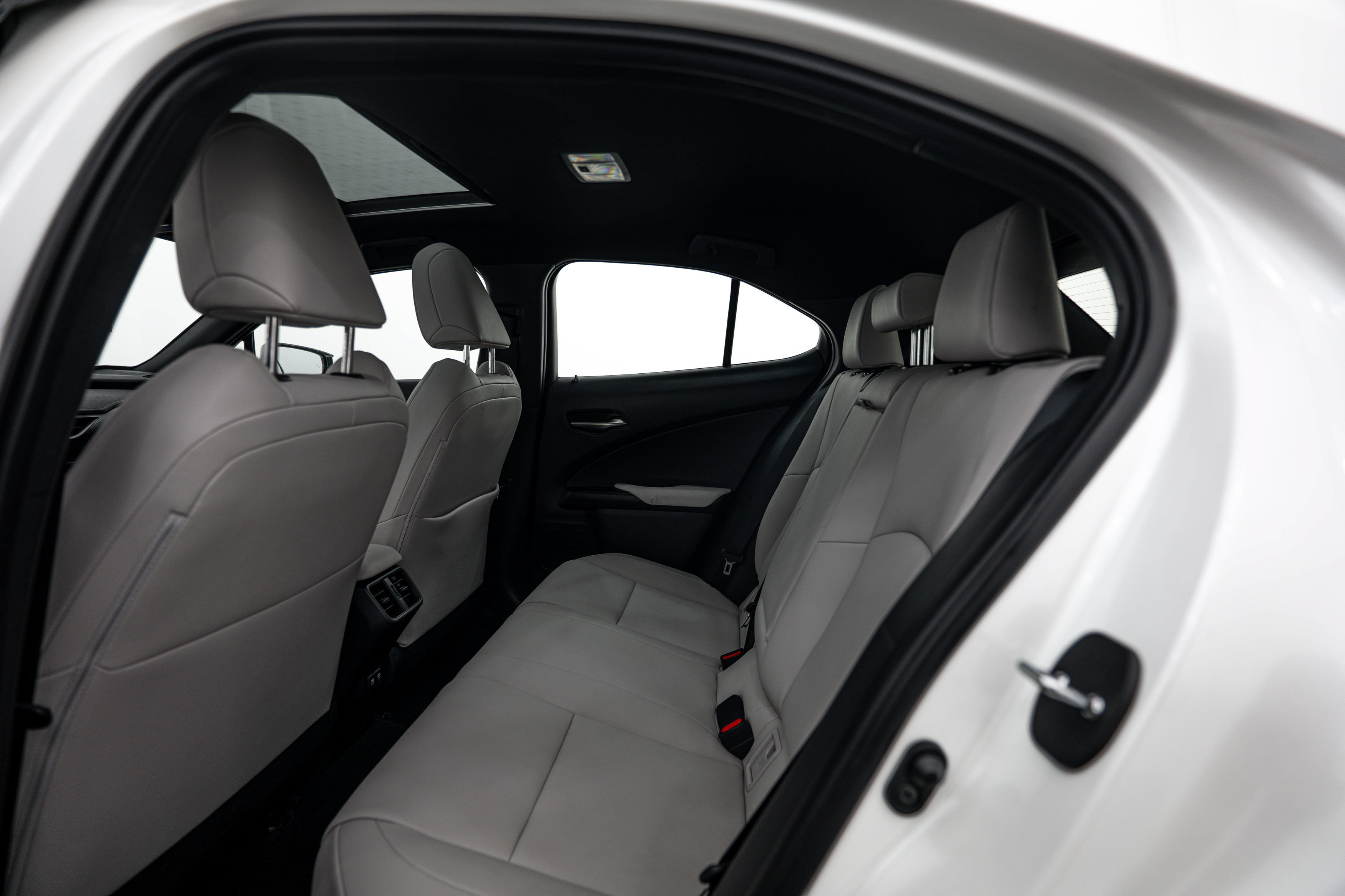 Used 2019 Lexus UX 250h AWD/4WD image 16