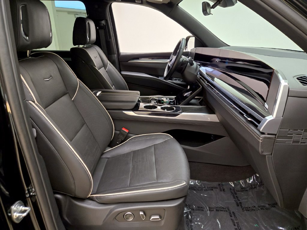 Used 2025 Cadillac Escalade ESV Sport AWD/4WD image 25