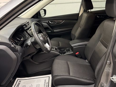 Used 2018 Nissan Rogue SV image 14