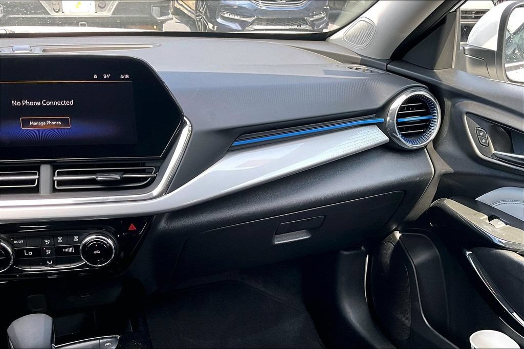 Used 2025 Chevrolet Trax LT FWD image 25