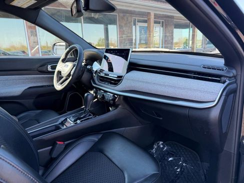 Used 2023 Jeep Compass Latitude w/ Convenience Group image 21