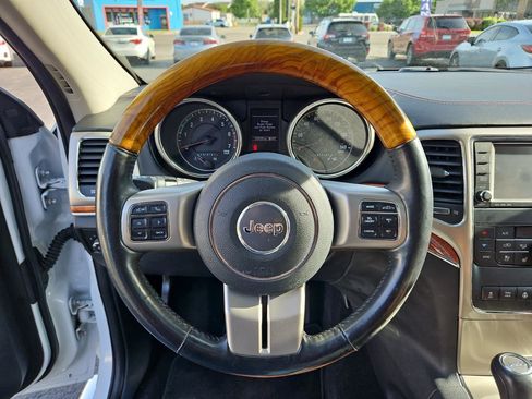 Used 2013 Jeep Grand Cherokee Overland w/ Advance Technology Group AWD/4WD image 34