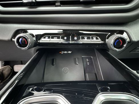 New 2025 Chevrolet Silverado EV LT image 23