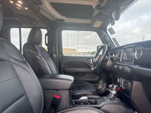 Used 2022 Jeep Gladiator Overland w/ Popular Equipment Package image 11