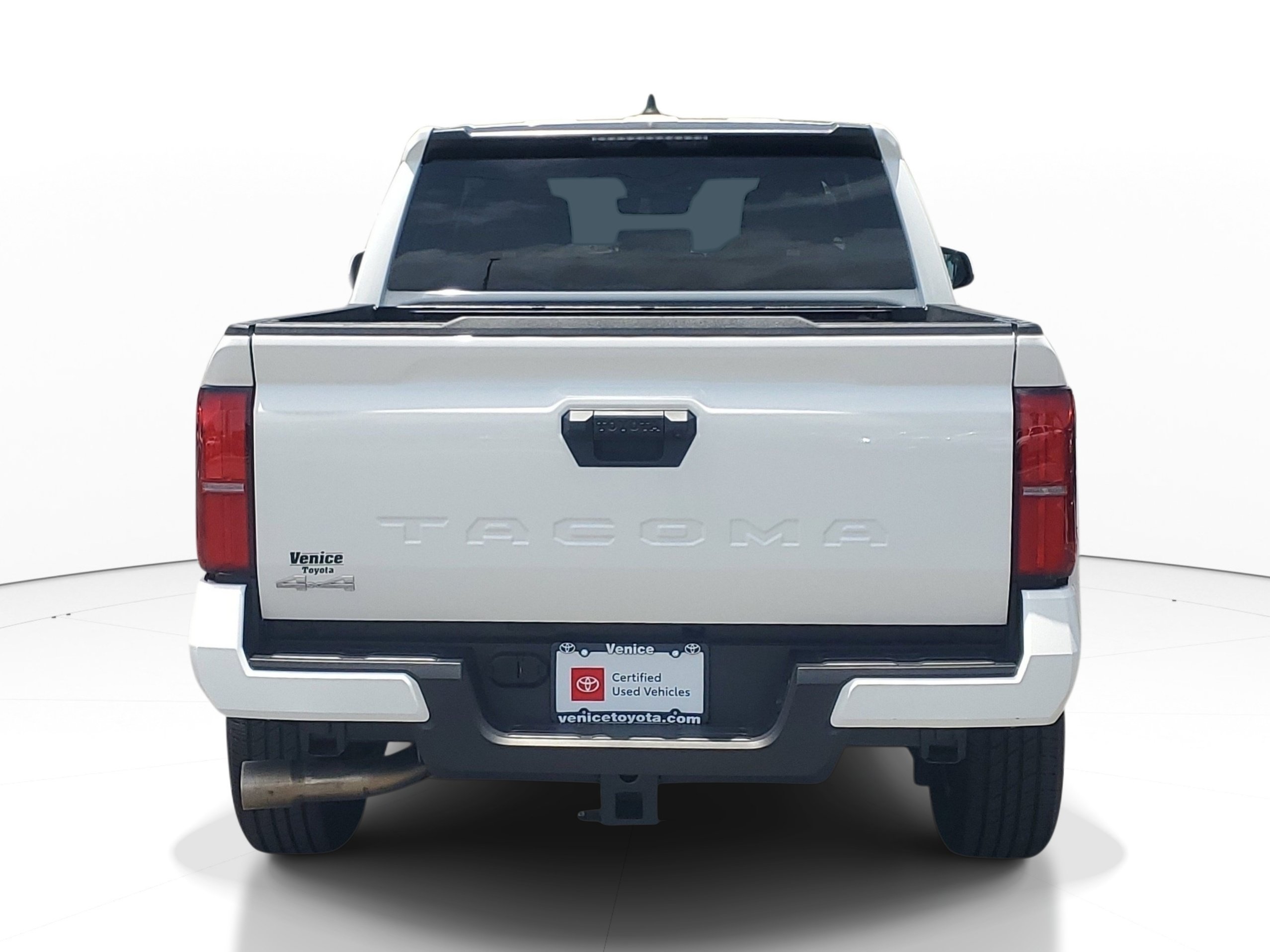 Used 2025 Toyota Tacoma SR5 AWD/4WD image 5