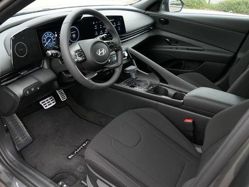 New 2025 Hyundai Elantra SEL image 11