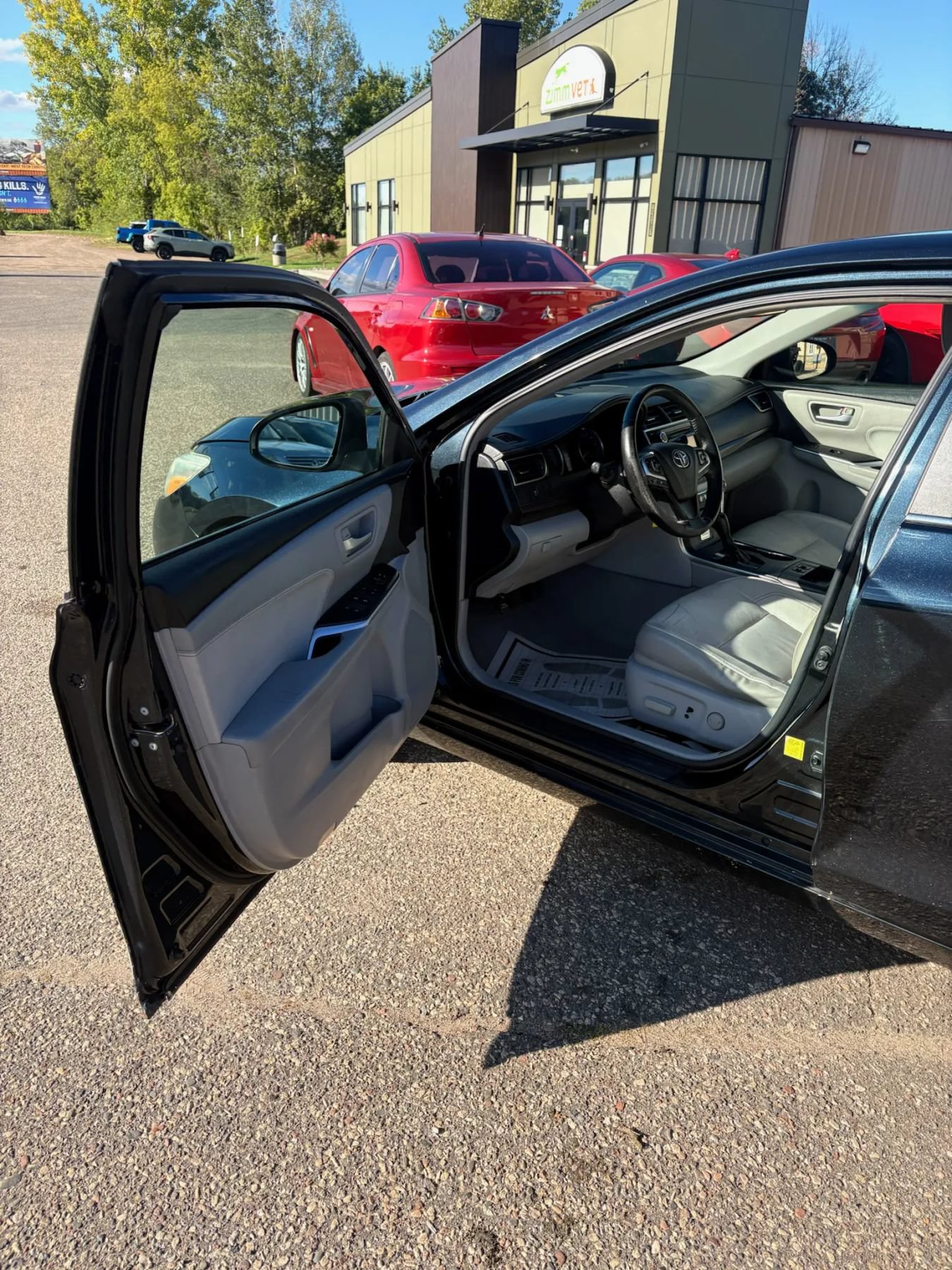 Used 2015 Toyota Camry XLE FWD image 11