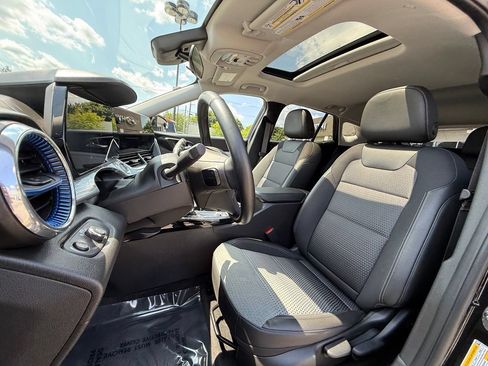 Used 2026 Chevrolet Trax LT w/ Sunroof Package FWD image 23