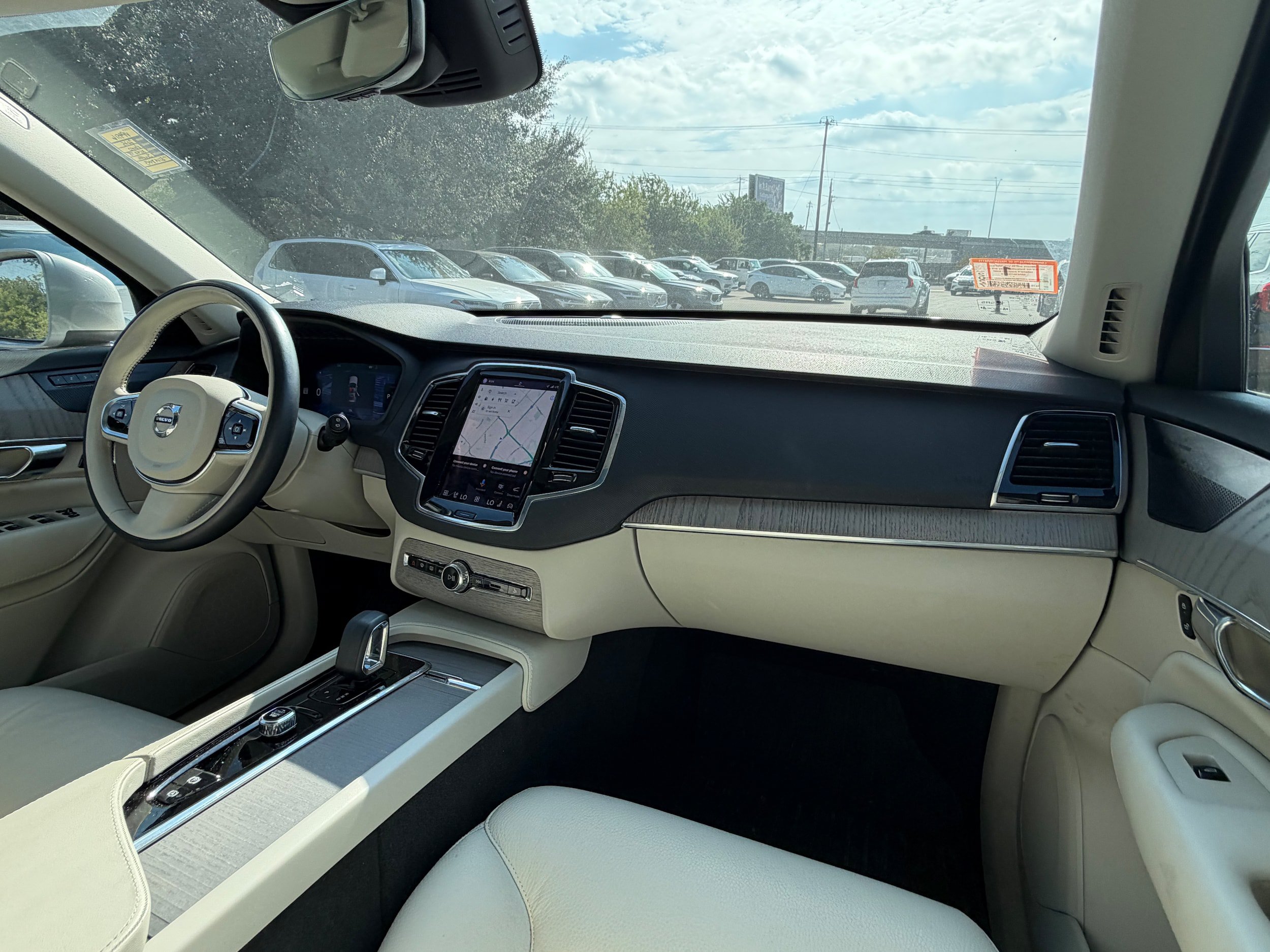 Certified 2025 Volvo XC90 T8 Plus w/ Protection Package AWD/4WD image 12