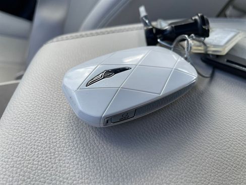 Used 2025 Genesis G70 2.5T image 22