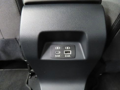 Used 2025 Subaru Crosstrek 2.0i Premium image 11