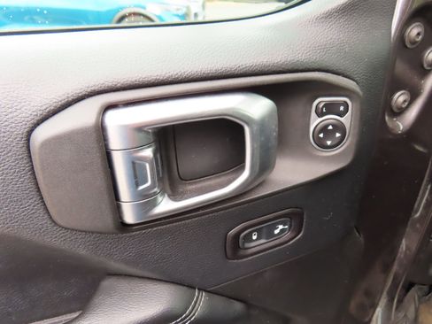 Used 2018 Jeep Wrangler Unlimited Sahara w/ LED Lighting Group image 12