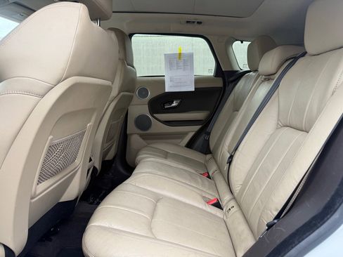 Used 2017 Land Rover Range Rover Evoque SE image 12