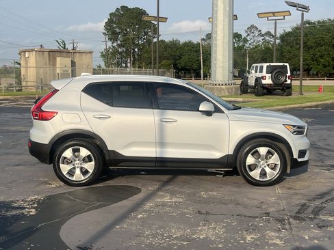 Used 2021 Volvo XC40 T5 Momentum AWD/4WD image 10