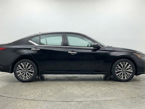 Used 2025 Nissan Altima 2.5 SV image 11