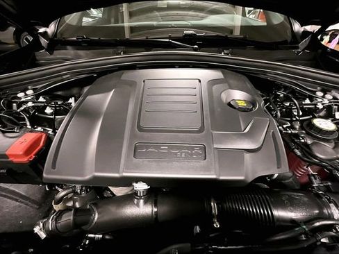 Certified 2025 Jaguar F-PACE R-Dynamic S image 9