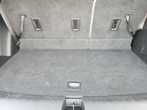 Used 2023 Chevrolet Traverse LT FWD image 32