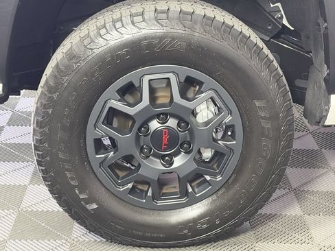 Used 2025 Toyota Tacoma PreRunner w/ TRD Prerunner Upgrade Package RWD image 10