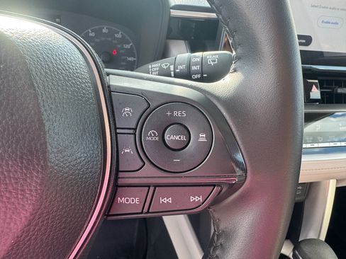 Used 2025 Toyota Corolla Cross LE w/ Moonroof Package image 13