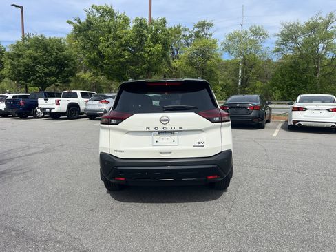 Certified 2023 Nissan Rogue SV w/ SV Premium B Package image 6
