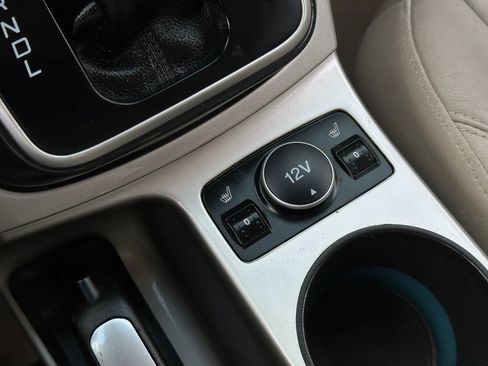Used 2013 Ford C-MAX SEL FWD image 39