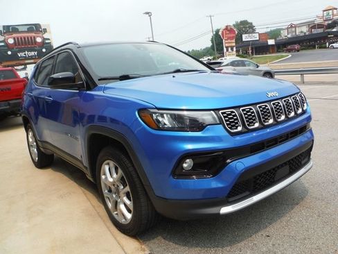 Used 2025 Jeep Compass Limited AWD/4WD image 6