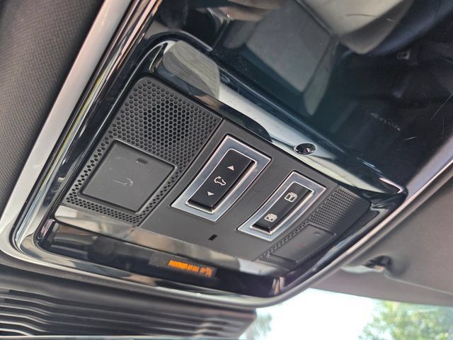 Used 2025 Land Rover Range Rover Velar Dynamic SE AWD/4WD image 33