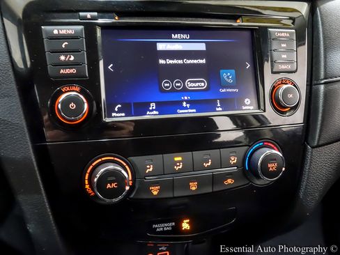 Used 2019 Nissan Rogue S image 19