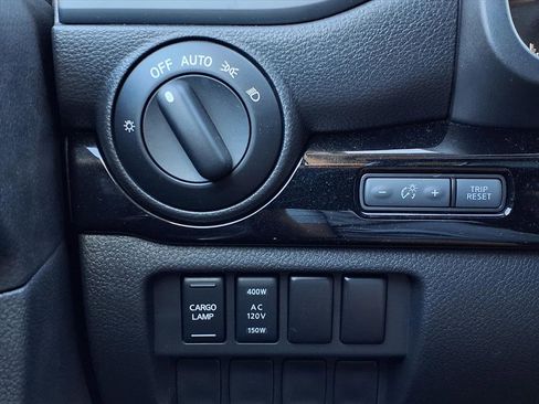 Used 2024 Nissan Titan SV w/ SV Convenience Package image 22