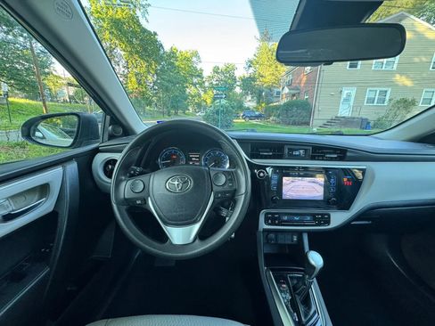 Used 2018 Toyota Corolla LE FWD image 12